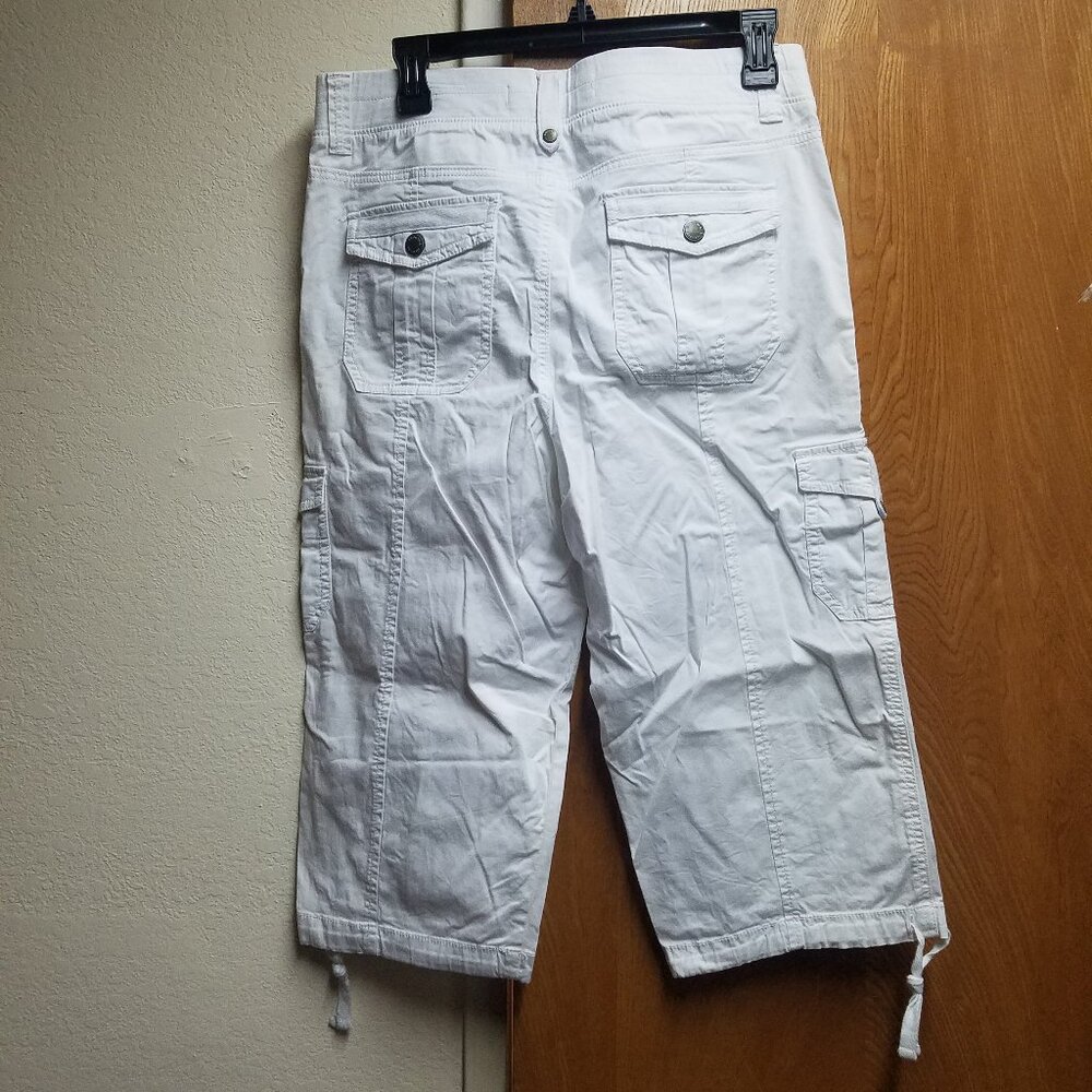 White Mid Rise Capri - Picture 2 of 7